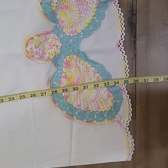 Vintage white pillowcases pink yellow seafoam green doilies embroidered accents - Picture 7 of 11